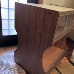 小さなレトロな食器入れの画像