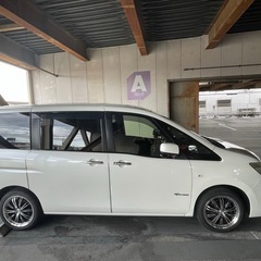 日産セレナ ハイブリッド (クルーズコントロール付き)の画像