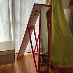 木製スタンドミラー　ピンクの画像
