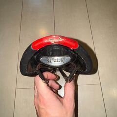 無料 自転車 サドル (Fizik)の画像
