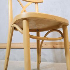 France Bed(フランスベッド)のベントーネ ベントウッドチェア2脚セットです。曲木を使用した丸みを帯びたフォルムのレトロなサイドチェア。どんな空間にも合わせやすいナチュラルな質感♪の画像