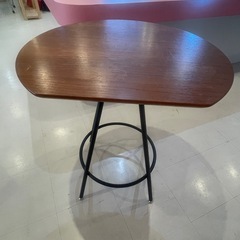 カフェテーブルの画像