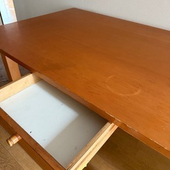 アンティークテーブルの画像