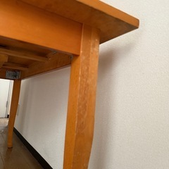 アンティークテーブルの画像