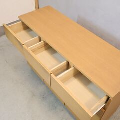 人気の無印良品(MUJI)のオーク材 キャビネット大・木製扉！ナチュラルで明るい色合いのサイドボード。収納力もあり北欧スタイルインテリアにもおススメのリビングボードです♪の画像