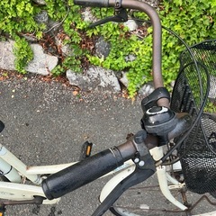 自転車 シングルギア 26インチ ホワイト カゴ付きの画像