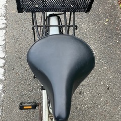 自転車 シングルギア 26インチ ホワイト カゴ付きの画像