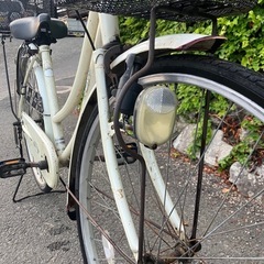 自転車 シングルギア 26インチ ホワイト カゴ付きの画像