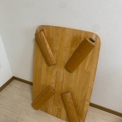 折りたたみテーブルの画像