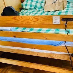 木製　ベッドの画像