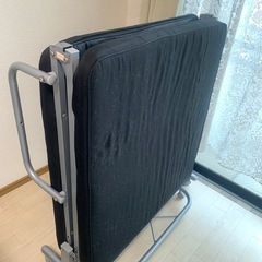 折りたたみシングルベットの画像