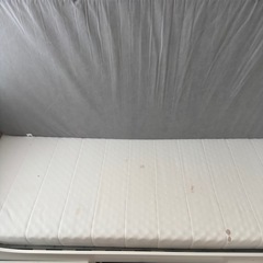 IKEA ヘムネス　白ベッドフレーム　マットレス付きの画像