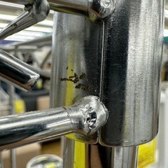 【ドリーム川西店御来店限定】☆ジモティー見たよ♪割引☆キャスター付き4段メタルラック　現状品／クリーニング済み【2125560000027257】の画像