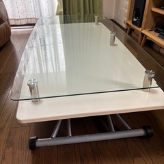 【取引中】ガラス昇降式テーブルの画像