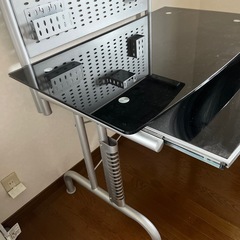 パソコンデスクの画像