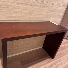 木製テーブルの画像