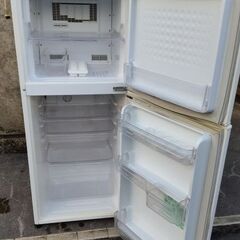 三菱ノンフロン冷凍冷蔵庫（140L）無料の画像