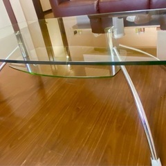 ガラステーブルの画像