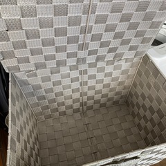 バスケット（フタ付）の画像