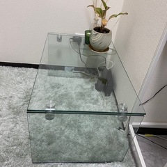 ガラステーブルの画像