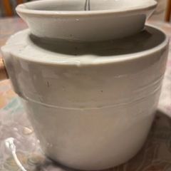 陶器製水入れ 白の画像