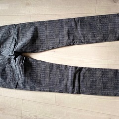 暖かいブラックチェック柄パンツの画像