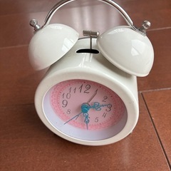 置き時計　目覚まし時計の画像