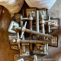 足場材ゴム付きピボットジャッキの画像