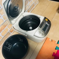 🎀パナソニック🎀✨IHジャー炊飯器✨🔥SR-HS104🔥❄️5.5号炊き❄️❤️美品❤️の画像