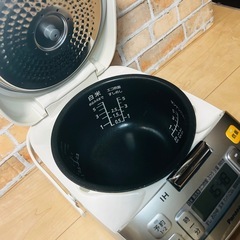 🎀パナソニック🎀✨IHジャー炊飯器✨🔥SR-HS104🔥❄️5.5号炊き❄️❤️美品❤️の画像