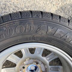 ③ 145/80R13 東北6県無料配送対応‼️爆安‼️最終値下げ‼️超超超バリ溝❗ 国産グッドイヤー アイスナビ 7 ❗ アルミ付き 国産 タイヤ !!　スタッドレス　軽自動　軽トラの画像
