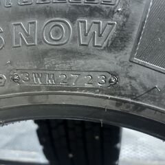札幌発 引取OK BS W900 225/80R17.5 123/122L 17.5インチ トラックタイヤ スタッドレス 2本 23年製 バリ溝 4t レンジャー等 (KTT651)クレジットカード QRコード決済可能の画像