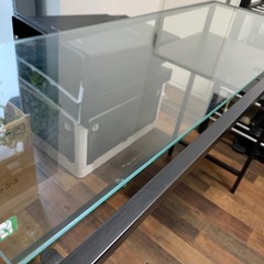 IKEA テーブルVITTSJÖ ヴィットショー　の画像
