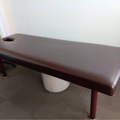 施術ベッドの画像