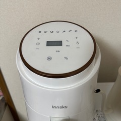 エアフライヤーと電気ケトルの画像