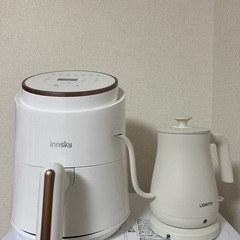 エアフライヤーと電気ケトルの画像