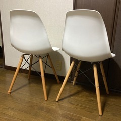 シェルチェア2脚の画像