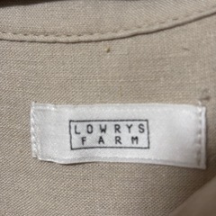 LOWRYS FARM ベージュ Vネック 五分袖シャツの画像