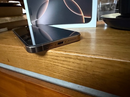 【極美品】iPhone16 promax　来月
値上げ予定