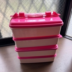 4段お弁当箱の画像