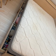 ダブルベッド マットレス付きの画像