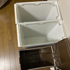 ゴミ箱三つの画像