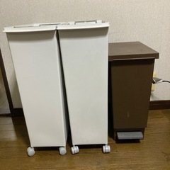 ゴミ箱三つの画像