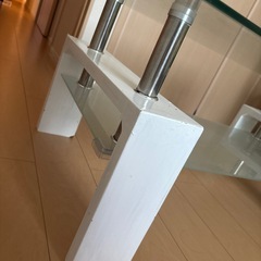 ガラステーブルの画像