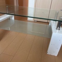 ガラステーブルの画像