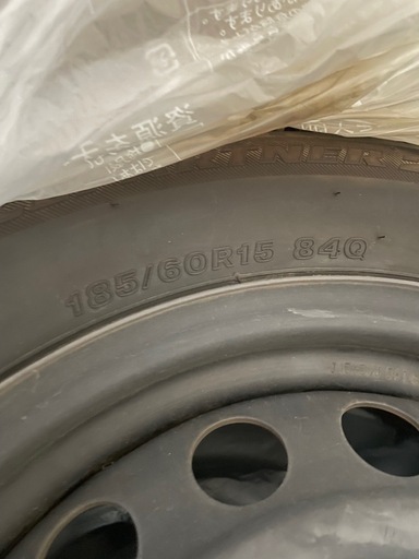 【お譲り先決まりました】【美品】ブリヂストンスタッドレスタイヤ【185/60R15】