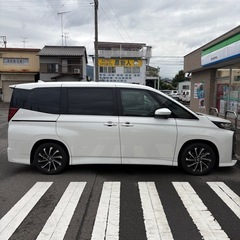TOYOTAノアSZハイブリッド4600キロの画像