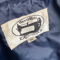 K2510-061 Bessy Ross スタジャン Mサイズ 牛革 ネイビー キズ汚れ使用感有りの画像