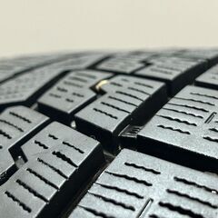 YOKOHAMA ice GUARD iG70 215/60R16 16インチ スタッドレス 4本 22年製 ヴェゼル CX-3 クラウンロイヤル マークX エスティマ等　(KTI476)クレジットカード QRコード決済可能の画像