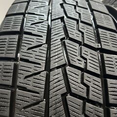 YOKOHAMA ice GUARD iG70 215/60R16 16インチ スタッドレス 4本 22年製 ヴェゼル CX-3 クラウンロイヤル マークX エスティマ等　(KTI476)クレジットカード QRコード決済可能の画像